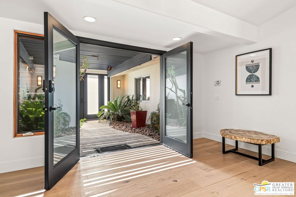 Image 5 of property listing at 1165 Abrigo Road, Palm Springs, CA 92262