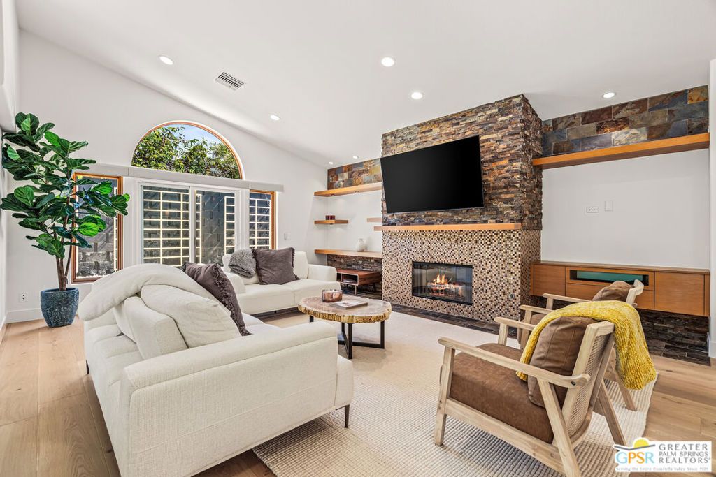 Image 8 of property listing at 1165 Abrigo Road, Palm Springs, CA 92262