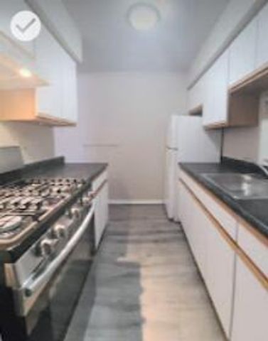 737 N 21st STREET, Milwaukee, WI 53233