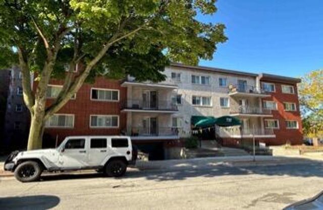 737 N 21st STREET, Milwaukee, WI 53233