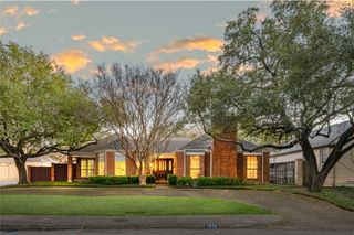 7026 Deloache Avenue, Dallas, TX 75225