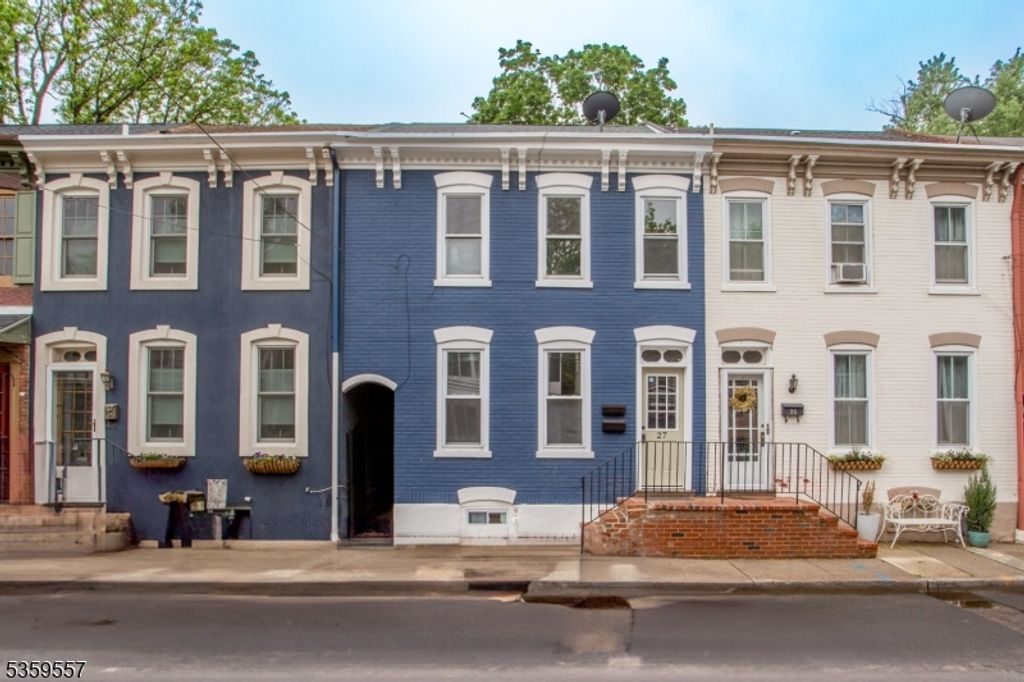 27 Swan St, Lambertville City, NJ 08530