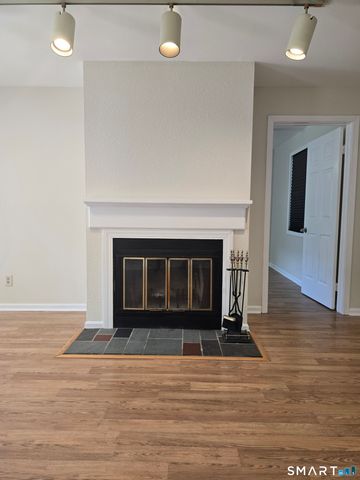 1400 Hartford Turnpike 27, North Haven, CT 06473