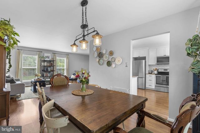 1236 SUMMERFIELD DR, Herndon, VA 20170