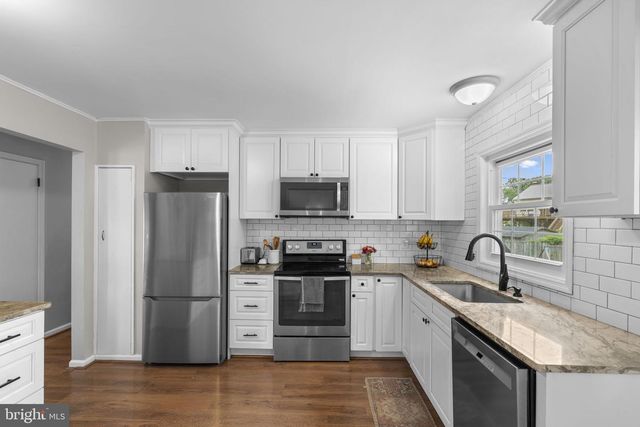 1236 SUMMERFIELD DR, Herndon, VA 20170