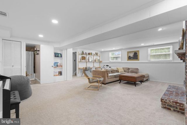 1236 SUMMERFIELD DR, Herndon, VA 20170