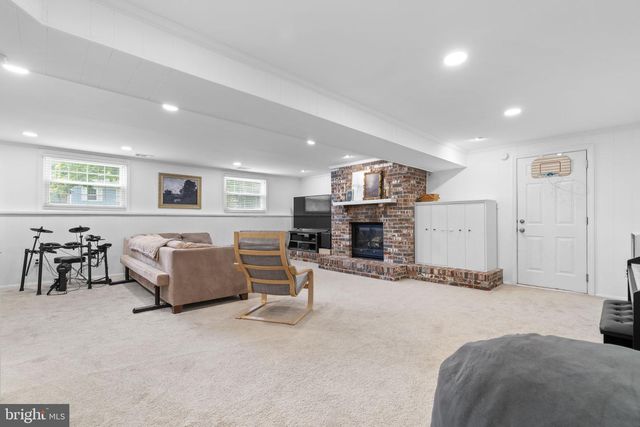 1236 SUMMERFIELD DR, Herndon, VA 20170