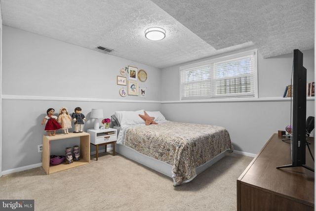 1236 SUMMERFIELD DR, Herndon, VA 20170