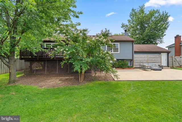 1236 SUMMERFIELD DR, Herndon, VA 20170