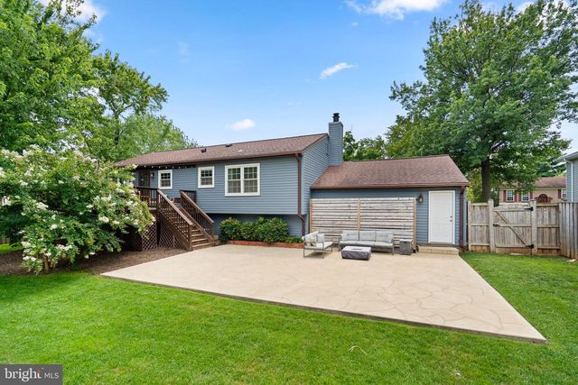 1236 SUMMERFIELD DR, Herndon, VA 20170