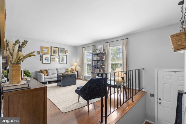 1236 SUMMERFIELD DR, Herndon, VA 20170