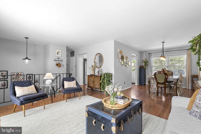1236 SUMMERFIELD DR, Herndon, VA 20170
