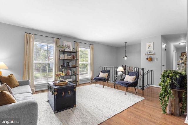 1236 SUMMERFIELD DR, Herndon, VA 20170