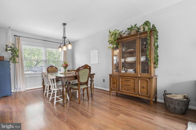 1236 SUMMERFIELD DR, Herndon, VA 20170
