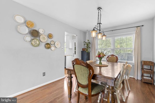 1236 SUMMERFIELD DR, Herndon, VA 20170