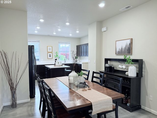 28830 Sw VILLEBOIS Dr, Wilsonville, OR 97070