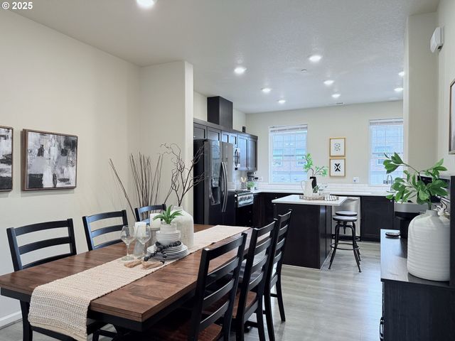 28830 Sw VILLEBOIS Dr, Wilsonville, OR 97070