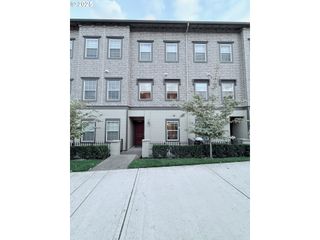 28830 Sw VILLEBOIS Dr, Wilsonville, OR 97070