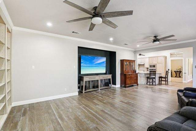 516 Shady Oaks Trail, Burleson, TX 76028