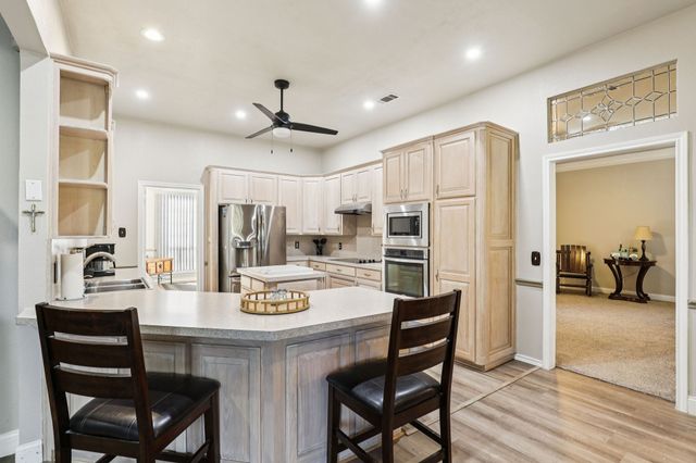 516 Shady Oaks Trail, Burleson, TX 76028