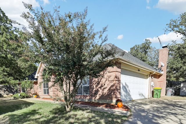 516 Shady Oaks Trail, Burleson, TX 76028