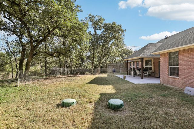 516 Shady Oaks Trail, Burleson, TX 76028