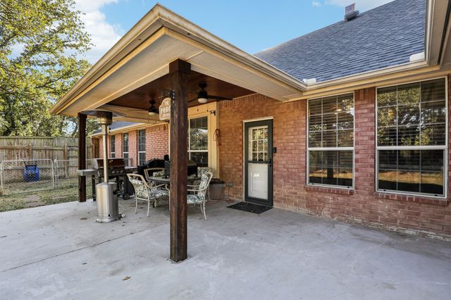 516 Shady Oaks Trail, Burleson, TX 76028