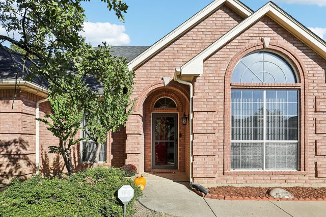 516 Shady Oaks Trail, Burleson, TX 76028