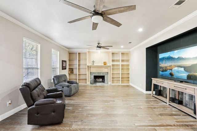 516 Shady Oaks Trail, Burleson, TX 76028