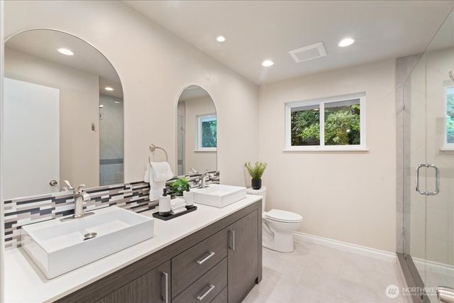 15705 84th Avenue NE, Kenmore, WA 98028