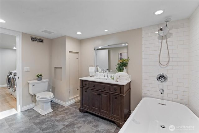 15705 84th Avenue NE, Kenmore, WA 98028