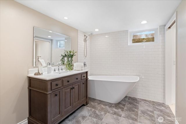 15705 84th Avenue NE, Kenmore, WA 98028
