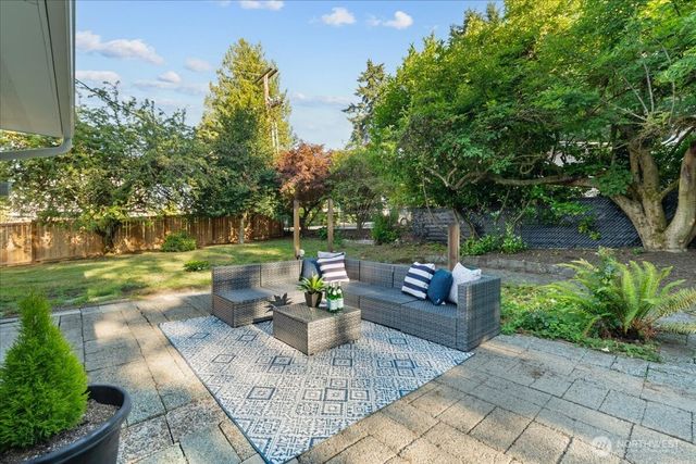 15705 84th Avenue NE, Kenmore, WA 98028