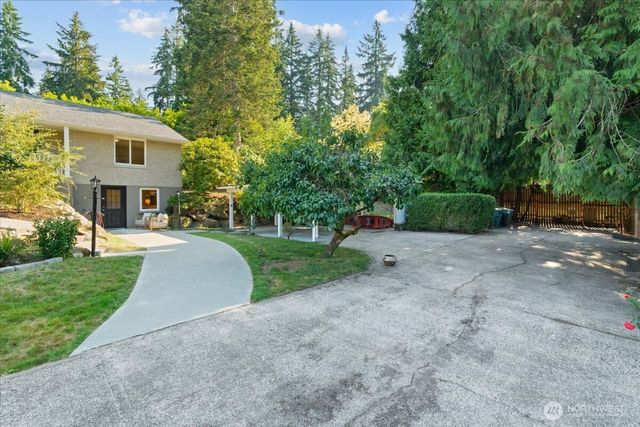 15705 84th Avenue NE, Kenmore, WA 98028
