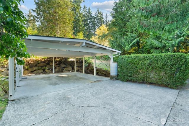 15705 84th Avenue NE, Kenmore, WA 98028