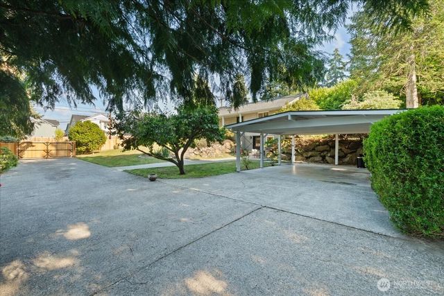 15705 84th Avenue NE, Kenmore, WA 98028