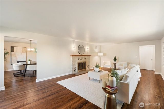 15705 84th Avenue NE, Kenmore, WA 98028