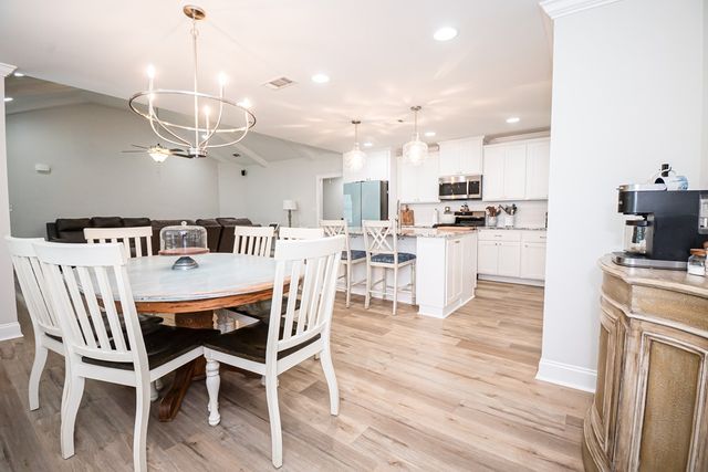 104 Creekridge St, Headland, AL 36345