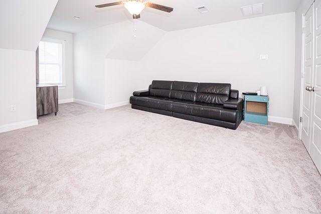104 Creekridge St, Headland, AL 36345