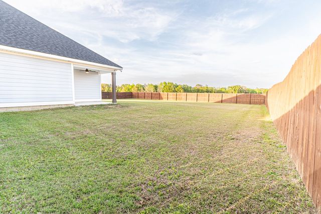 104 Creekridge St, Headland, AL 36345