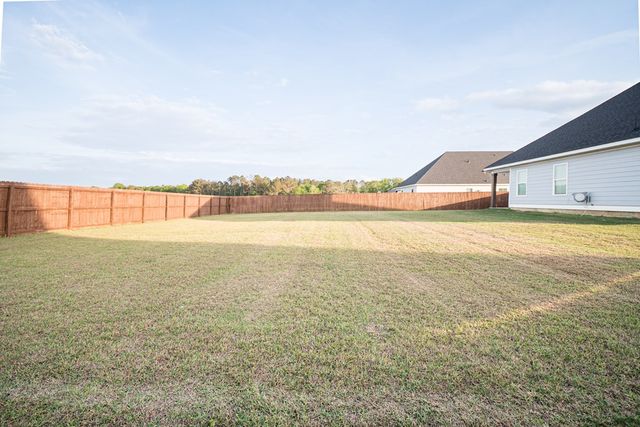 104 Creekridge St, Headland, AL 36345