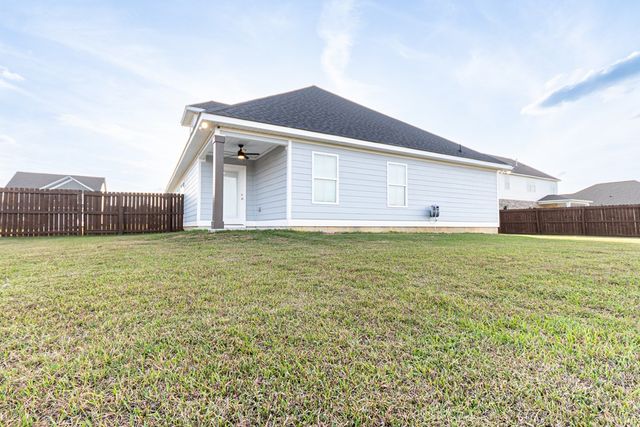 104 Creekridge St, Headland, AL 36345