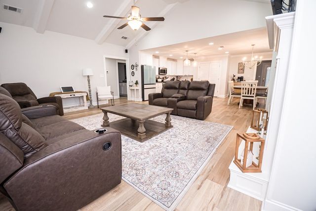 104 Creekridge St, Headland, AL 36345