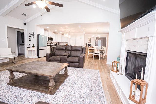 104 Creekridge St, Headland, AL 36345