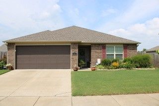 1231 S Spritz Drive, Fayetteville, AR 72701