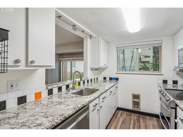 10143 Sw TRAPPER Ter, Beaverton, OR 97008