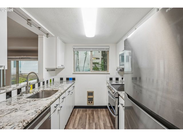 10143 Sw TRAPPER Ter, Beaverton, OR 97008
