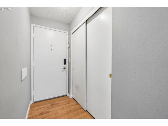 10143 Sw TRAPPER Ter, Beaverton, OR 97008