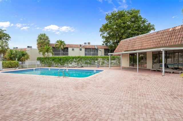 3777 NW 78th Avenue 10d, Hollywood, FL 33024