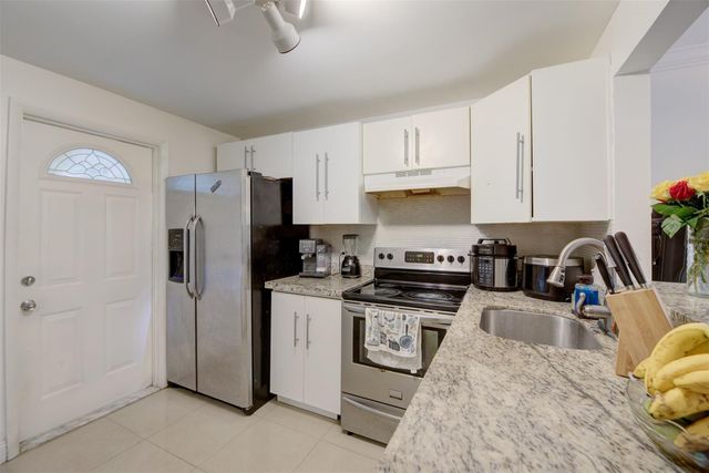 3777 NW 78th Avenue 10d, Hollywood, FL 33024